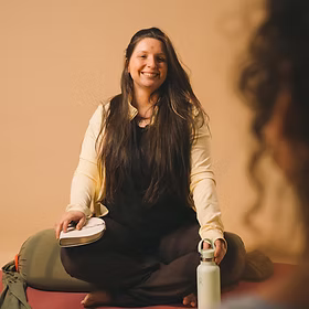 Doula Mika supporting a pregnant woman during pregnancy preparation in Oslo
